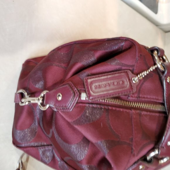 Like New Coach Campbell Signature C's Shoulder or Handbag m - Picture 7 of 12